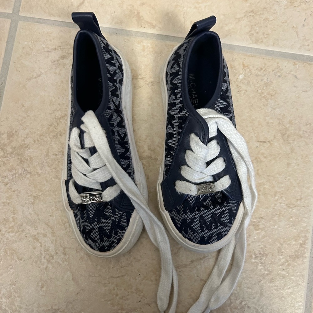 Michael Kors Kids Ashanti Blue and White Logo Sneakers Size 9
